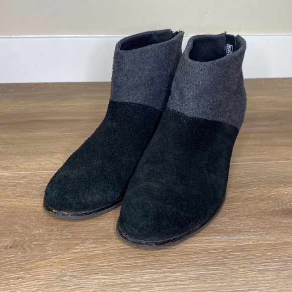 Toms Leila Black Gray Felt Ankle Booties size 9W - Picture 3 of 10
